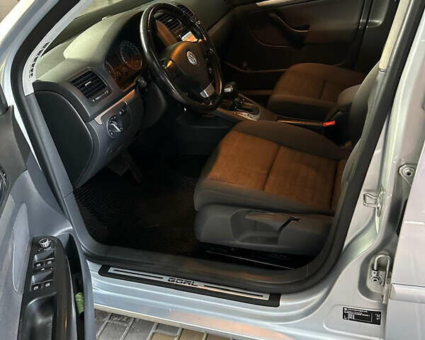 Серый Фольксваген Гольф, объемом двигателя 1.6 л и пробегом 143 тыс. км за 6999 $, фото 21 на Automoto.ua