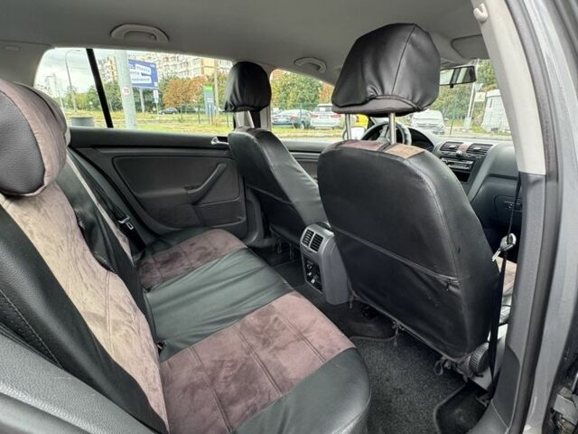 Серый Фольксваген Гольф, объемом двигателя 1.6 л и пробегом 239 тыс. км за 6400 $, фото 5 на Automoto.ua