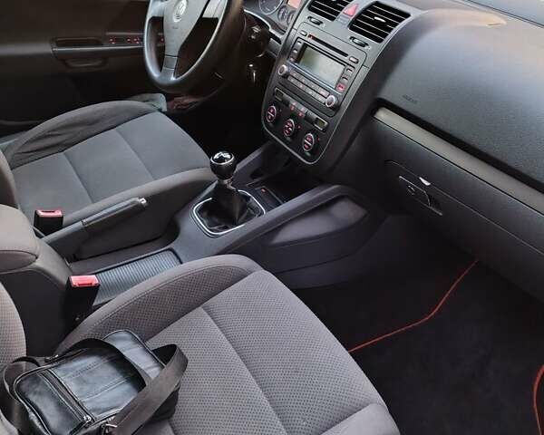 Фольксваген Гольф 2006 в Запорожье на Automoto.ua Серый Фольксваген Гольф, объемом двигателя 1.39 л и пробегом 129 тыс. км за 6100 $, фото 6 на Automoto.ua