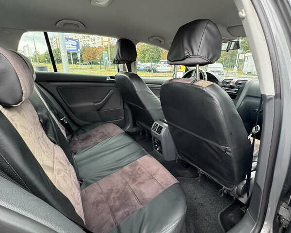 Серый Фольксваген Гольф, объемом двигателя 1.6 л и пробегом 239 тыс. км за 6500 $, фото 4 на Automoto.ua