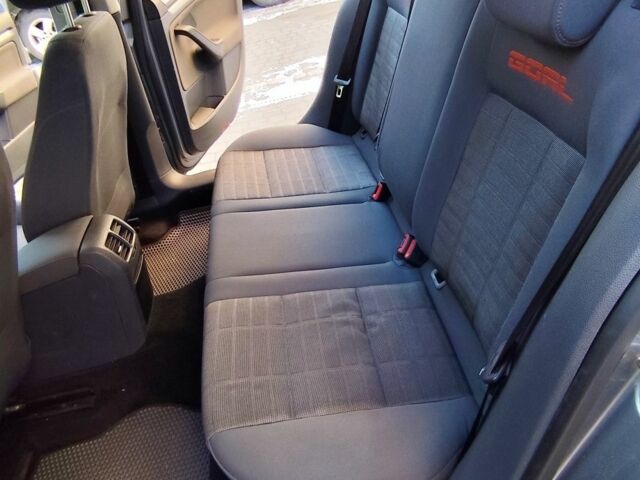 Сірий Фольксваген Гольф, об'ємом двигуна 1.6 л та пробігом 309 тис. км за 5700 $, фото 8 на Automoto.ua