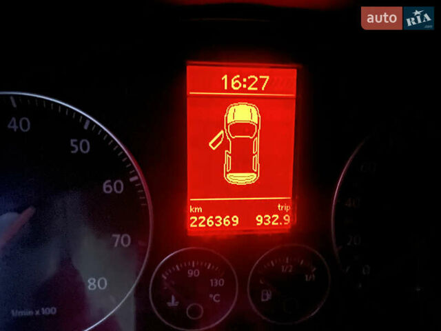 Сірий Фольксваген Гольф, об'ємом двигуна 1.6 л та пробігом 226 тис. км за 5499 $, фото 10 на Automoto.ua