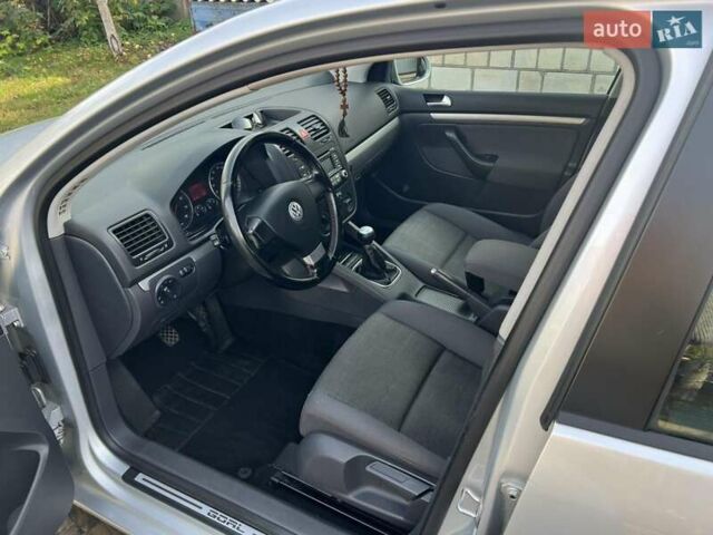 Серый Фольксваген Гольф, объемом двигателя 1.4 л и пробегом 260 тыс. км за 5900 $, фото 2 на Automoto.ua