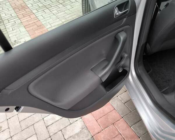 Серый Фольксваген Гольф, объемом двигателя 1.6 л и пробегом 208 тыс. км за 5700 $, фото 16 на Automoto.ua