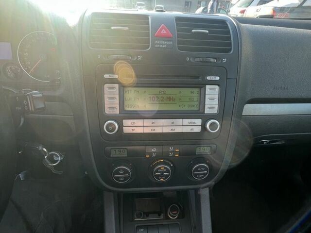 Сірий Фольксваген Гольф, об'ємом двигуна 1.6 л та пробігом 235 тис. км за 6500 $, фото 11 на Automoto.ua