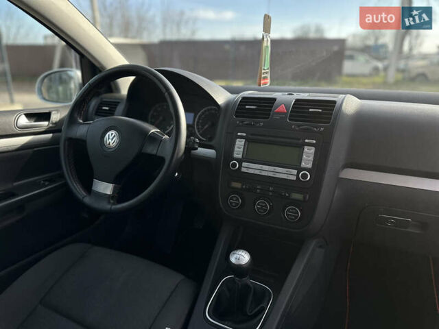 Серый Фольксваген Гольф, объемом двигателя 1.6 л и пробегом 235 тыс. км за 5100 $, фото 38 на Automoto.ua