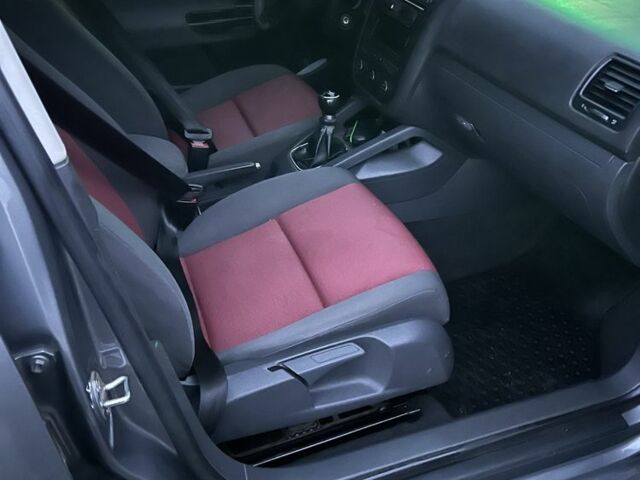 Серый Фольксваген Гольф, объемом двигателя 1.6 л и пробегом 226 тыс. км за 5499 $, фото 5 на Automoto.ua