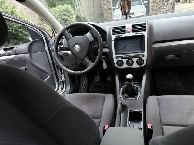 Серый Фольксваген Гольф, объемом двигателя 1.6 л и пробегом 260 тыс. км за 5300 $, фото 7 на Automoto.ua