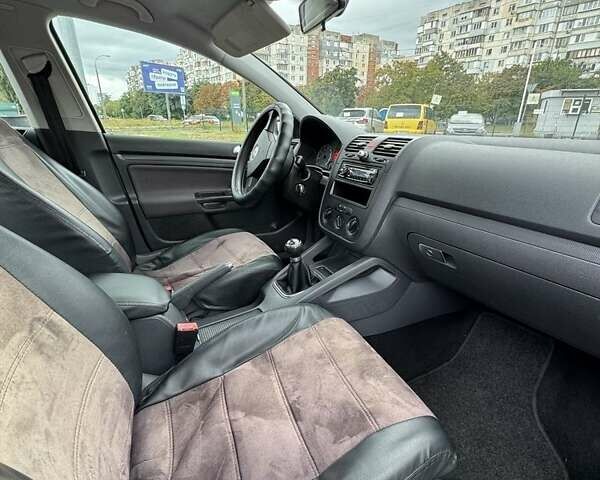 Сірий Фольксваген Гольф, об'ємом двигуна 1.6 л та пробігом 239 тис. км за 7000 $, фото 3 на Automoto.ua