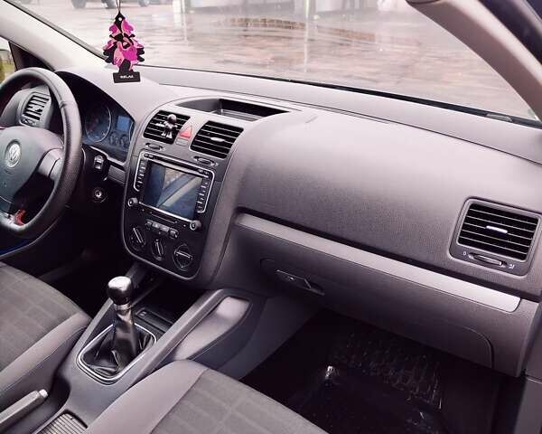 Серый Фольксваген Гольф, объемом двигателя 1.6 л и пробегом 227 тыс. км за 5850 $, фото 22 на Automoto.ua