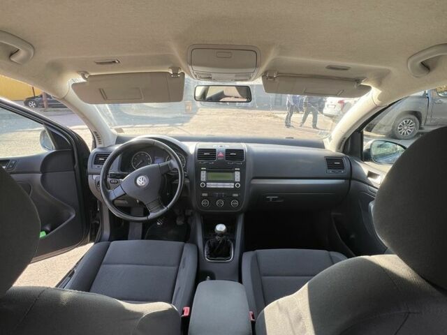 Сірий Фольксваген Гольф, об'ємом двигуна 1.6 л та пробігом 235 тис. км за 6500 $, фото 9 на Automoto.ua