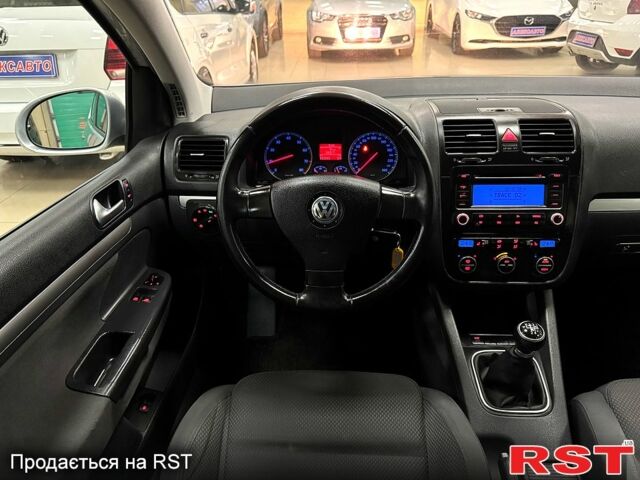 Серый Фольксваген Гольф, объемом двигателя 1.6 л и пробегом 187 тыс. км за 6500 $, фото 12 на Automoto.ua