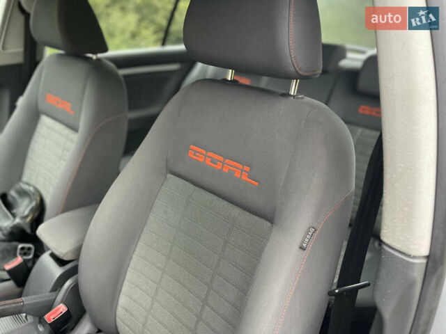 Серый Фольксваген Гольф, объемом двигателя 1.6 л и пробегом 216 тыс. км за 5750 $, фото 31 на Automoto.ua