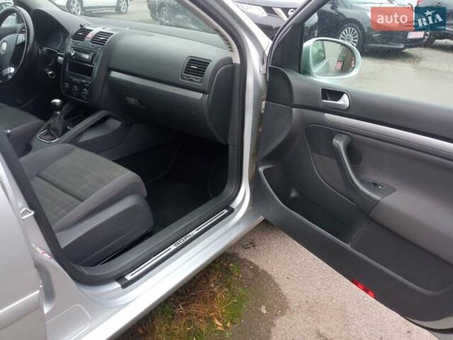 Серый Фольксваген Гольф, объемом двигателя 1.6 л и пробегом 260 тыс. км за 5500 $, фото 6 на Automoto.ua