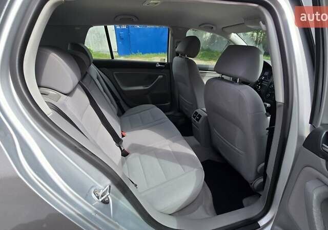 Серый Фольксваген Гольф, объемом двигателя 1.6 л и пробегом 193 тыс. км за 7499 $, фото 48 на Automoto.ua