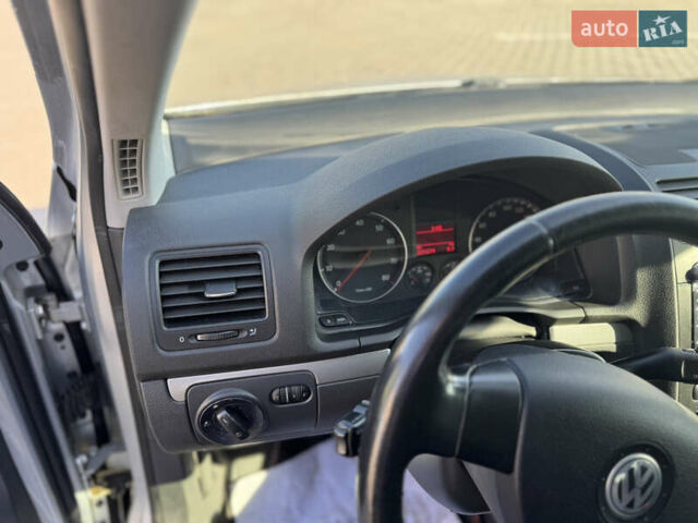Сірий Фольксваген Гольф, об'ємом двигуна 1.39 л та пробігом 221 тис. км за 4400 $, фото 11 на Automoto.ua