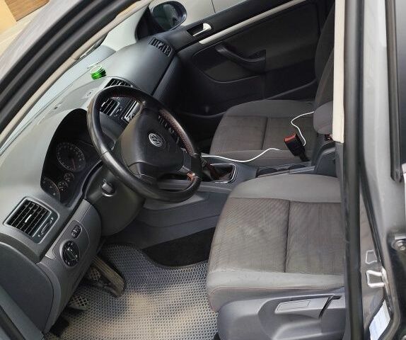 Сірий Фольксваген Гольф, об'ємом двигуна 1.6 л та пробігом 309 тис. км за 5700 $, фото 7 на Automoto.ua