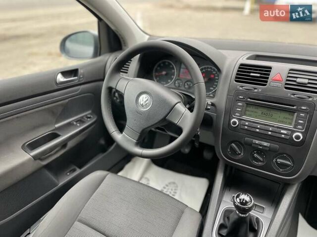 Серый Фольксваген Гольф, объемом двигателя 1.6 л и пробегом 262 тыс. км за 6950 $, фото 48 на Automoto.ua