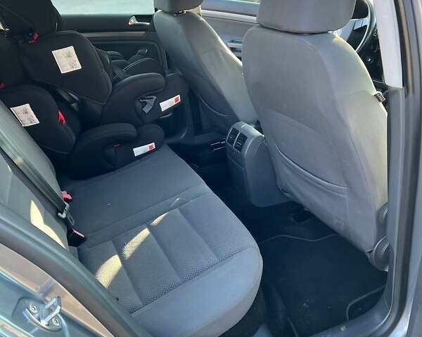 Серый Фольксваген Гольф, объемом двигателя 1.6 л и пробегом 235 тыс. км за 6500 $, фото 12 на Automoto.ua