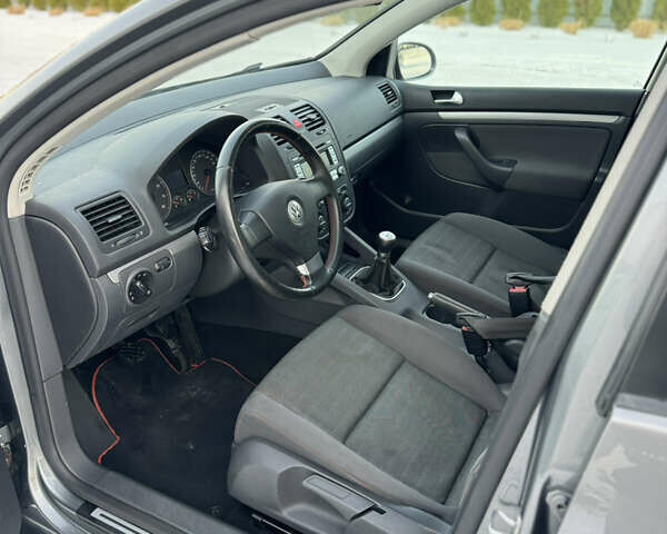 Сірий Фольксваген Гольф, об'ємом двигуна 1.6 л та пробігом 233 тис. км за 5400 $, фото 9 на Automoto.ua