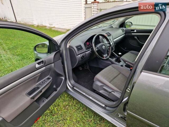 Фольксваген Гольф 2006 в Сторожинце на Automoto.ua Серый Фольксваген Гольф, объемом двигателя 1.6 л и пробегом 216 тыс. км за 5143 $, фото 10 на Automoto.ua