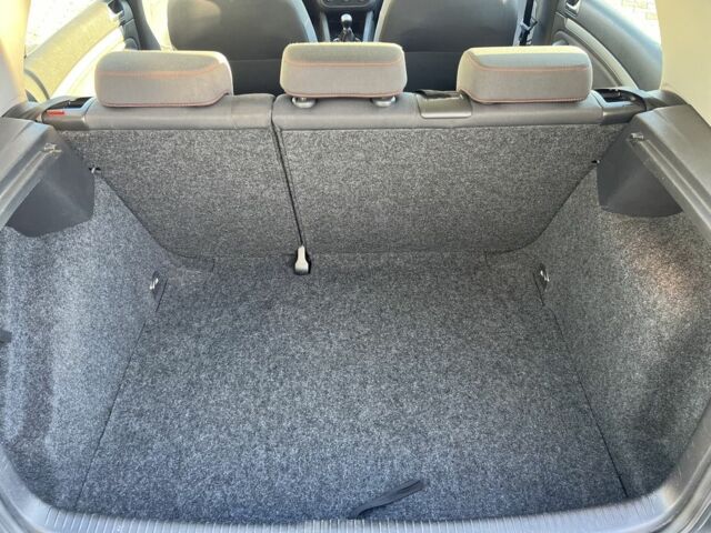 Серый Фольксваген Гольф, объемом двигателя 1.6 л и пробегом 216 тыс. км за 5900 $, фото 6 на Automoto.ua