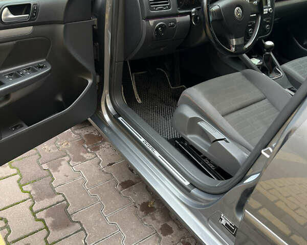 Серый Фольксваген Гольф, объемом двигателя 1.6 л и пробегом 220 тыс. км за 6300 $, фото 12 на Automoto.ua