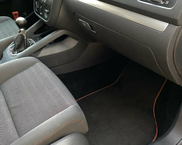 Сірий Фольксваген Гольф, об'ємом двигуна 1.4 л та пробігом 185 тис. км за 4999 $, фото 30 на Automoto.ua