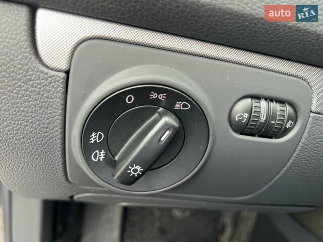 Серый Фольксваген Гольф, объемом двигателя 1.6 л и пробегом 245 тыс. км за 5600 $, фото 13 на Automoto.ua