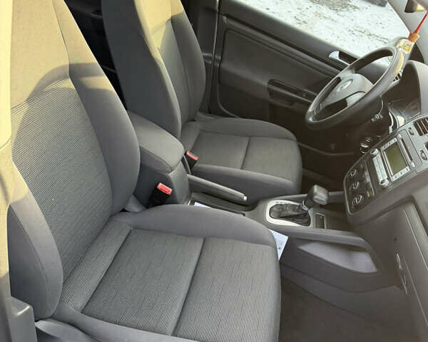 Сірий Фольксваген Гольф, об'ємом двигуна 1.6 л та пробігом 247 тис. км за 6800 $, фото 17 на Automoto.ua