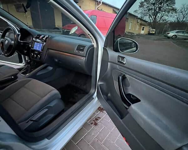 Серый Фольксваген Гольф, объемом двигателя 1.97 л и пробегом 350 тыс. км за 5700 $, фото 27 на Automoto.ua