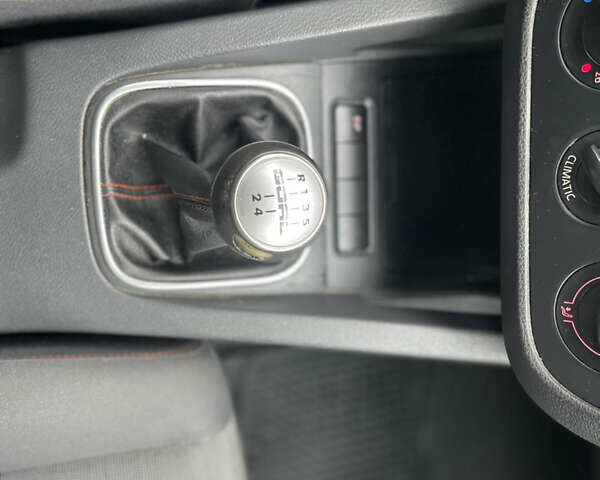 Серый Фольксваген Гольф, объемом двигателя 1.6 л и пробегом 216 тыс. км за 5750 $, фото 38 на Automoto.ua