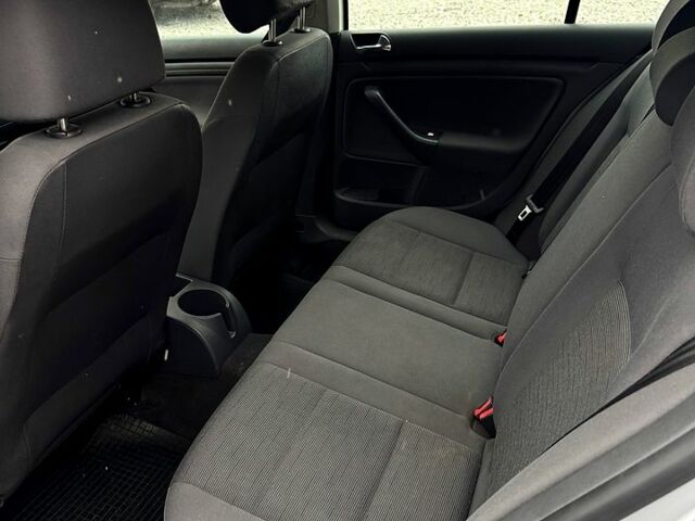 Серый Фольксваген Гольф, объемом двигателя 1.6 л и пробегом 280 тыс. км за 5999 $, фото 7 на Automoto.ua