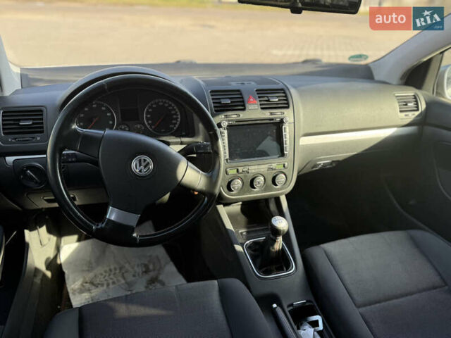 Сірий Фольксваген Гольф, об'ємом двигуна 1.39 л та пробігом 221 тис. км за 4400 $, фото 4 на Automoto.ua