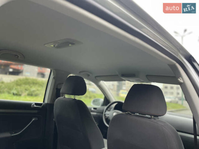 Серый Фольксваген Гольф, объемом двигателя 1.6 л и пробегом 216 тыс. км за 5750 $, фото 35 на Automoto.ua