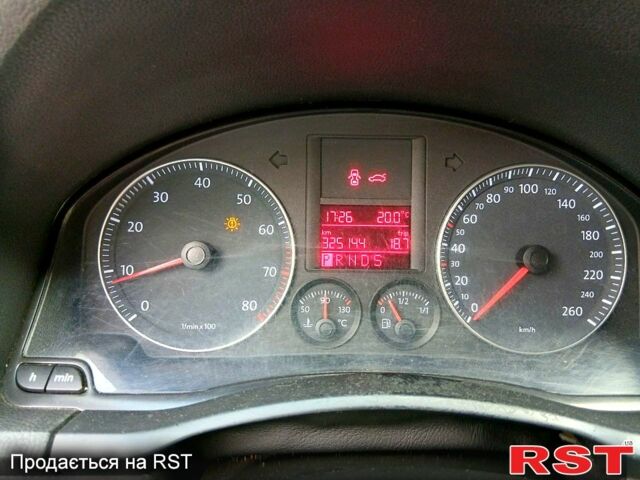 Серый Фольксваген Гольф, объемом двигателя 1.6 л и пробегом 325 тыс. км за 6500 $, фото 3 на Automoto.ua