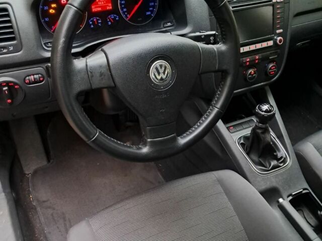 Сірий Фольксваген Гольф, об'ємом двигуна 1.6 л та пробігом 212 тис. км за 5880 $, фото 6 на Automoto.ua