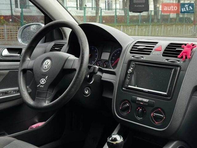 Сірий Фольксваген Гольф, об'ємом двигуна 1.4 л та пробігом 288 тис. км за 4490 $, фото 35 на Automoto.ua