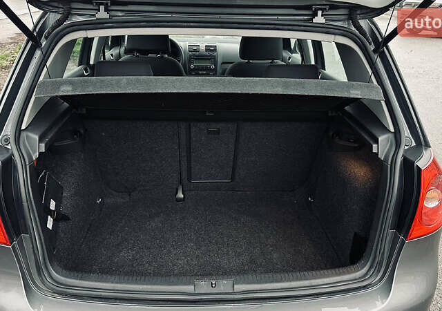 Серый Фольксваген Гольф, объемом двигателя 1.6 л и пробегом 185 тыс. км за 6500 $, фото 17 на Automoto.ua