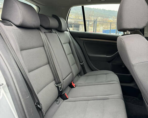 Сірий Фольксваген Гольф, об'ємом двигуна 1.6 л та пробігом 240 тис. км за 6950 $, фото 23 на Automoto.ua