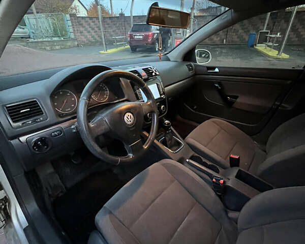 Серый Фольксваген Гольф, объемом двигателя 1.97 л и пробегом 350 тыс. км за 5700 $, фото 18 на Automoto.ua