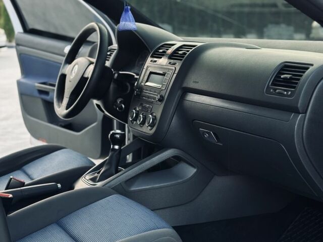 Сірий Фольксваген Гольф, об'ємом двигуна 1.6 л та пробігом 270 тис. км за 4500 $, фото 4 на Automoto.ua