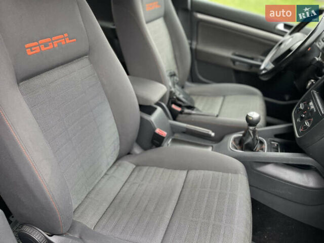 Серый Фольксваген Гольф, объемом двигателя 1.6 л и пробегом 220 тыс. км за 5250 $, фото 43 на Automoto.ua