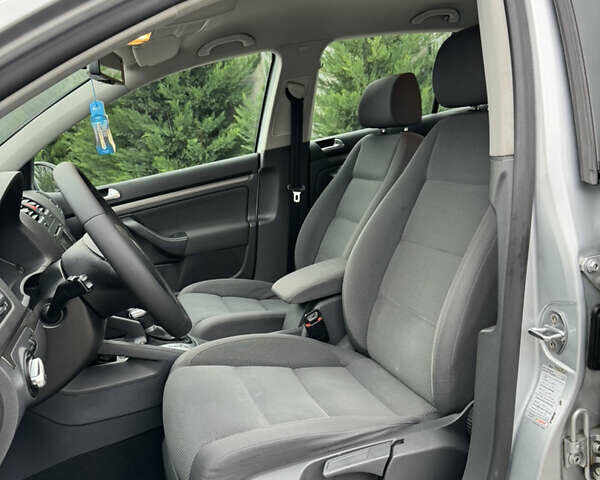 Сірий Фольксваген Гольф, об'ємом двигуна 1.6 л та пробігом 240 тис. км за 6950 $, фото 24 на Automoto.ua