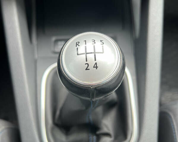 Серый Фольксваген Гольф, объемом двигателя 1.6 л и пробегом 245 тыс. км за 5600 $, фото 12 на Automoto.ua