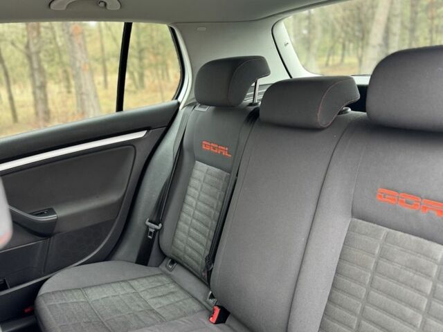 Сірий Фольксваген Гольф, об'ємом двигуна 1.6 л та пробігом 224 тис. км за 4850 $, фото 11 на Automoto.ua