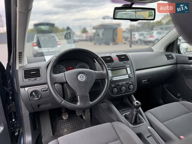 Серый Фольксваген Гольф, объемом двигателя 1.6 л и пробегом 251 тыс. км за 6700 $, фото 8 на Automoto.ua