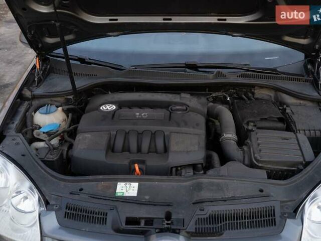 Серый Фольксваген Гольф, объемом двигателя 1.6 л и пробегом 240 тыс. км за 5700 $, фото 21 на Automoto.ua