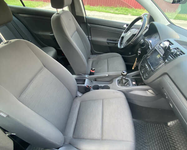 Серый Фольксваген Гольф, объемом двигателя 1.6 л и пробегом 240 тыс. км за 5000 $, фото 7 на Automoto.ua