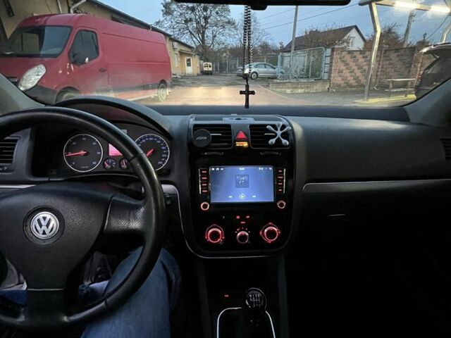 Серый Фольксваген Гольф, объемом двигателя 2 л и пробегом 350 тыс. км за 5100 $, фото 4 на Automoto.ua